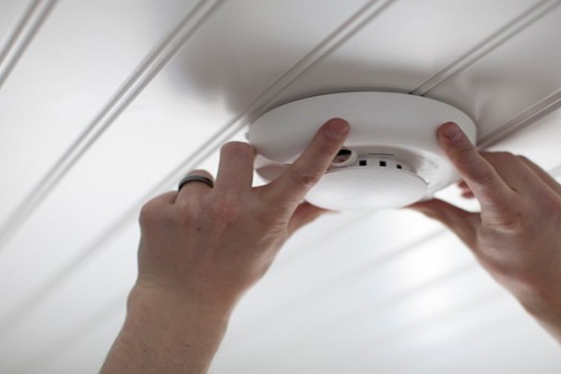 The Government is to spend £3m on giving out smoke and carbon monoxide alarms for private rented ho